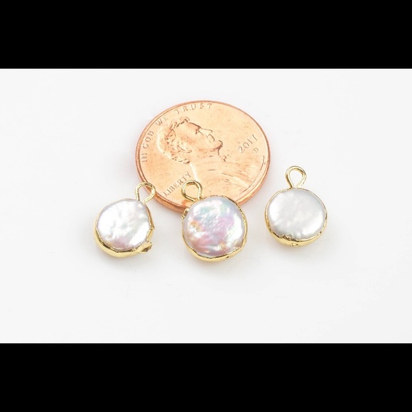 SOLD OUT NEW Dainty 16K Gold Coin Pearl Necklace - Picture 3 of 7